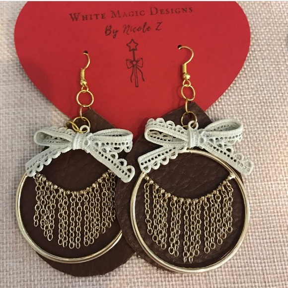 Handmade “put a bow on it” Earring - Picture 4 of 7